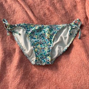 Women’s bathing suit